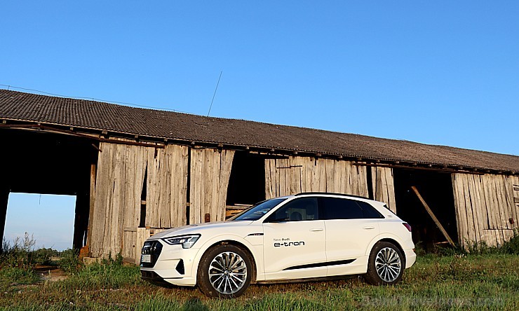 Travelnews.lv apceļo Zemgali un Vidzemi ar jauno un elektrisko «Audi e-tron» 261626