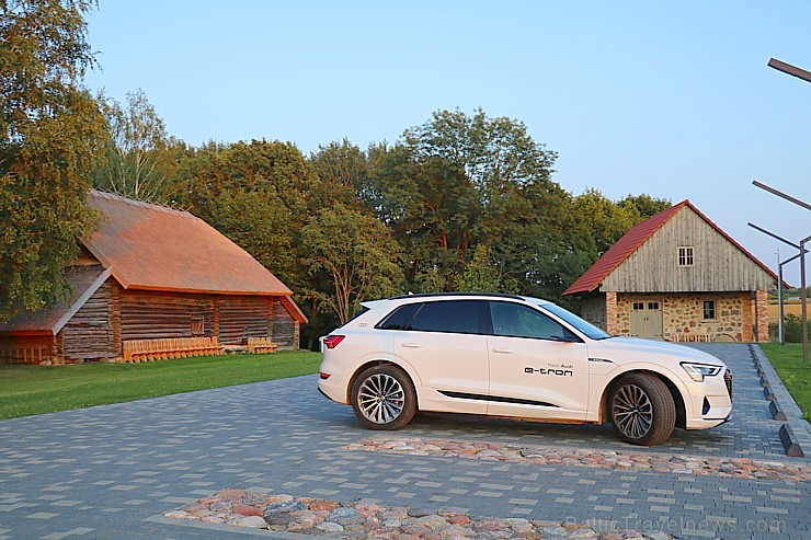 Travelnews.lv apceļo Zemgali un Vidzemi ar jauno un elektrisko «Audi e-tron» 261642
