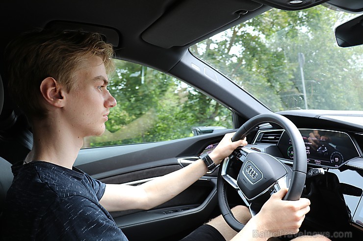 Travelnews.lv apceļo Zemgali un Vidzemi ar jauno un elektrisko «Audi e-tron» 261655