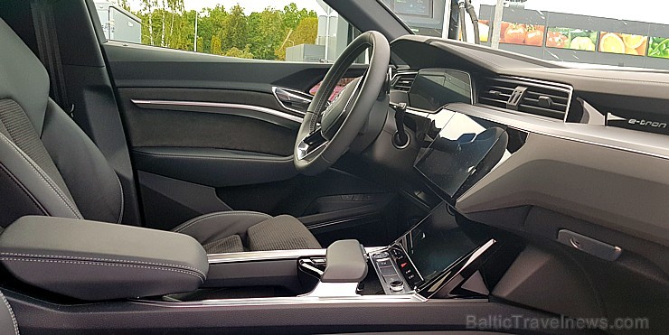 Travelnews.lv apceļo Zemgali un Vidzemi ar jauno un elektrisko «Audi e-tron» 261666