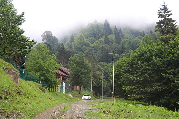 Travelnews.lv Gruzijas kalnu kurortā Sairme šauj pa lidojošiem šķīvjiem 261723