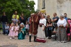 Jaunpils pilī svin viduslaiku svētkus «Ēverģēlības pils galmā»