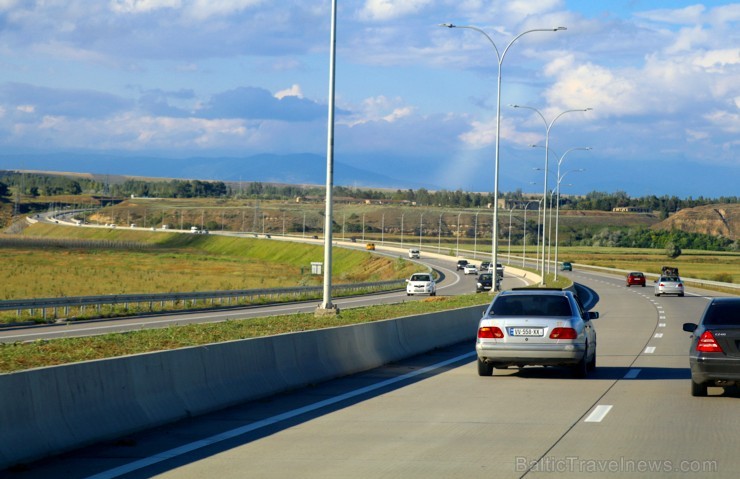 Travelnews.lv izbrauc Gruzijas autostrādes, kalnu asfalta ceļus un vēro dažādos žogu vārtus 262150