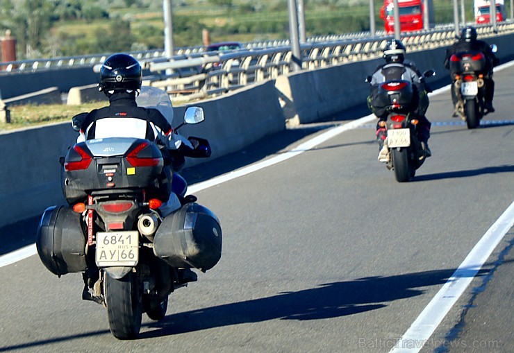 Travelnews.lv izbrauc Gruzijas autostrādes, kalnu asfalta ceļus un vēro dažādos žogu vārtus 262159