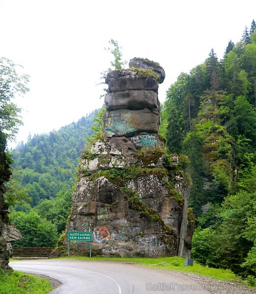 Travelnews.lv izbrauc Gruzijas autostrādes, kalnu asfalta ceļus un vēro dažādos žogu vārtus 262175