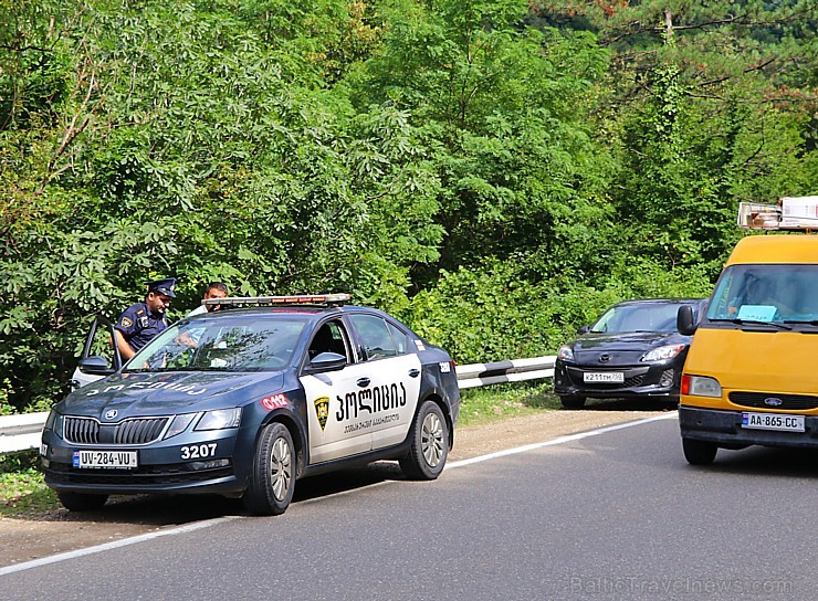 Travelnews.lv izbrauc Gruzijas autostrādes, kalnu asfalta ceļus un vēro dažādos žogu vārtus 262183
