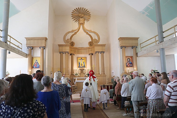 Ikšķiles Svētā Meinarda Romas katoļu draudzes dievnams organizē svinīgu Iestiprināšanas sakramenta ceremoniju Ikšķiles Svētā Meinarda Romas katoļu draudzes dievnams organizē svinīgu Iestiprināšanas sakramenta ceremoniju 262496