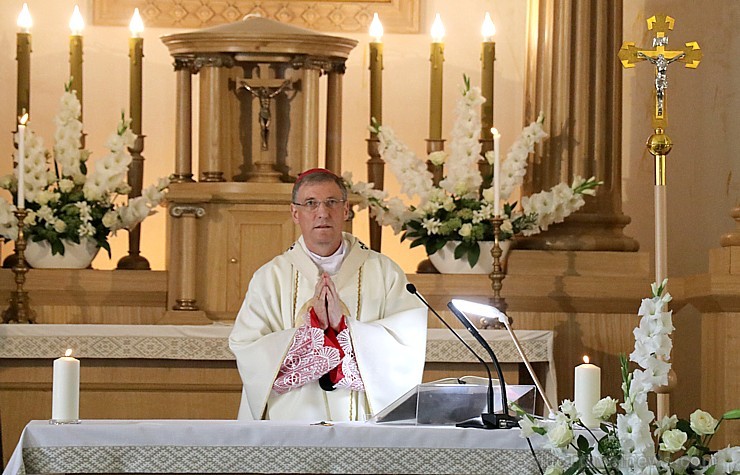 Ikšķiles Svētā Meinarda Romas katoļu draudzes dievnams organizē svinīgu Iestiprināšanas sakramenta ceremoniju Ikšķiles Svētā Meinarda Romas katoļu draudzes dievnams organizē svinīgu Iestiprināšanas sakramenta ceremoniju 262497