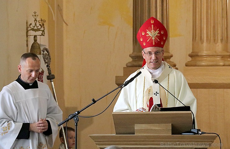 Ikšķiles Svētā Meinarda Romas katoļu draudzes dievnams organizē svinīgu Iestiprināšanas sakramenta ceremoniju Ikšķiles Svētā Meinarda Romas katoļu draudzes dievnams organizē svinīgu Iestiprināšanas sakramenta ceremoniju 262503