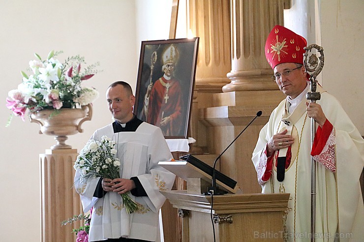 Ikšķiles Svētā Meinarda Romas katoļu draudzes dievnams organizē svinīgu Iestiprināšanas sakramenta ceremoniju Ikšķiles Svētā Meinarda Romas katoļu draudzes dievnams organizē svinīgu Iestiprināšanas sakramenta ceremoniju 262510