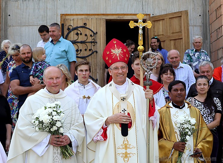 Ikšķiles Svētā Meinarda Romas katoļu draudzes dievnams organizē svinīgu Iestiprināšanas sakramenta ceremoniju Ikšķiles Svētā Meinarda Romas katoļu draudzes dievnams organizē svinīgu Iestiprināšanas sakramenta ceremoniju 262511