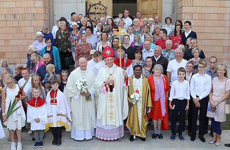 Ikšķiles Svētā Meinarda Romas katoļu draudzes dievnams organizē svinīgu Iestiprināšanas sakramenta ceremoniju Ikšķiles Svētā Meinarda Romas katoļu draudzes dievnams organizē svinīgu Iestiprināšanas sakramenta ceremoniju 262512