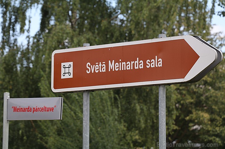 Līdz septembra vidum ar sausām kājām var aizkļūt uz Meinarda salu un senāko mūra ēku Latvijā 262515