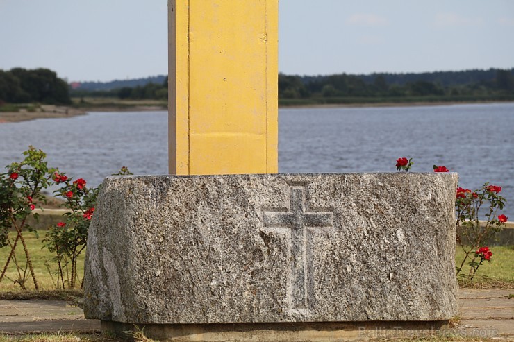 Līdz septembra vidum ar sausām kājām var aizkļūt uz Meinarda salu un senāko mūra ēku Latvijā 262530