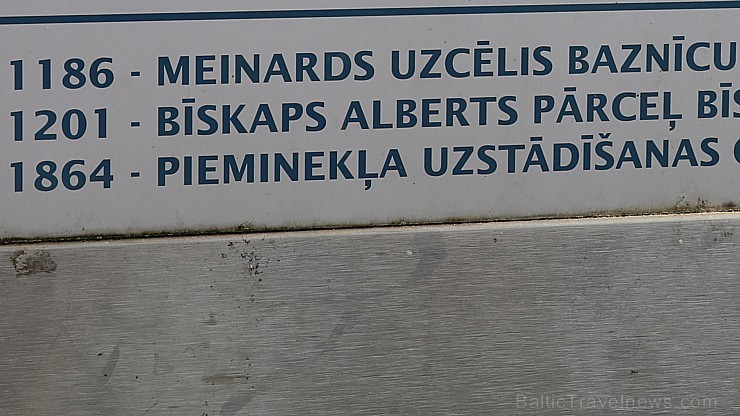 Līdz septembra vidum ar sausām kājām var aizkļūt uz Meinarda salu un senāko mūra ēku Latvijā 262531