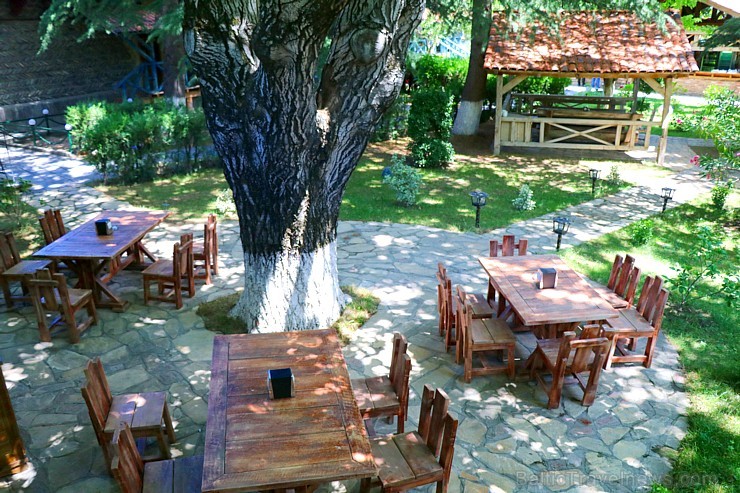 Travelnews.lv izbauda garšīgas un bagātīgas pusdienas restorānā «Chveni Ezo», kas atrodas uz ziemeļiem no Tbilisi Travelnews.lv izbauda garšīgas un bagātīgas pusdienas restorānā «Chveni Ezo», kas atrodas uz ziemeļiem no Tbilisi 262570