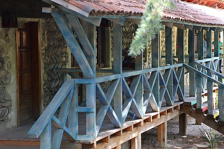 Travelnews.lv izbauda garšīgas un bagātīgas pusdienas restorānā «Chveni Ezo», kas atrodas uz ziemeļiem no Tbilisi Travelnews.lv izbauda garšīgas un bagātīgas pusdienas restorānā «Chveni Ezo», kas atrodas uz ziemeļiem no Tbilisi 262571