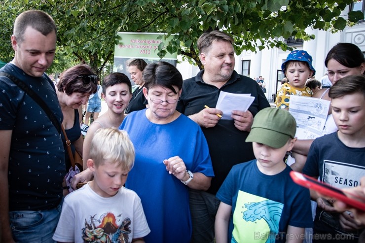 Preiļu pilsētas svētkos tika rīkotas īpašās sacensībās - Latgales gliemežu skriešanas 2. čempionāts Preiļu pilsētas svētkos tika rīkotas īpašās sacensībās - Latgales gliemežu skriešanas 2. čempionāts 262621