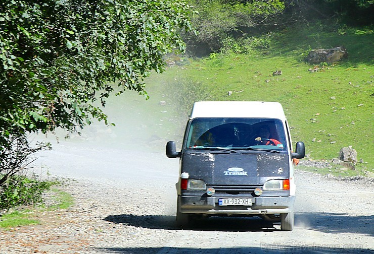Travelnews.lv ar 4x4 mikroautobusu sasniedz Kaukāza Datvijvari pāreju 2689 metru augstumā. Atbalsta: Georgia.Travel Travelnews.lv ar 4x4 mikroautobusu sasniedz Kaukāza Datvijvari pāreju 2689 metru augstumā. Atbalsta: Georgia.Travel 262660