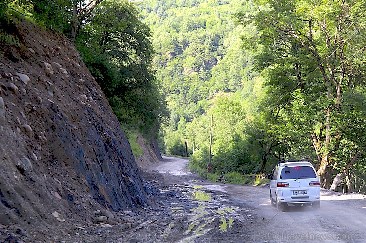 Travelnews.lv ar 4x4 mikroautobusu sasniedz Kaukāza Datvijvari pāreju 2689 metru augstumā. Atbalsta: Georgia.Travel Travelnews.lv ar 4x4 mikroautobusu sasniedz Kaukāza Datvijvari pāreju 2689 metru augstumā. Atbalsta: Georgia.Travel 262666