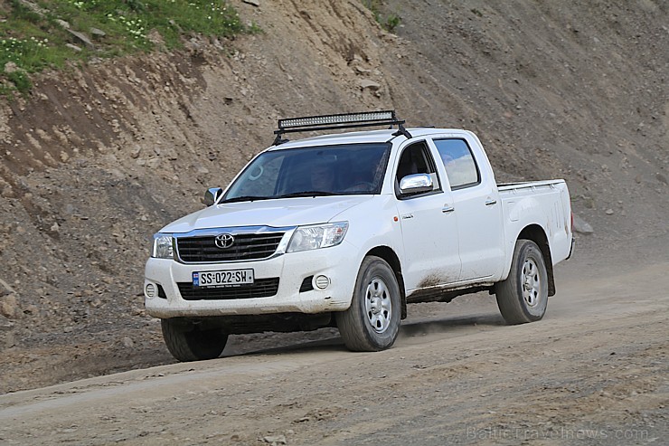 Travelnews.lv ar 4x4 mikroautobusu sasniedz Kaukāza Datvijvari pāreju 2689 metru augstumā. Atbalsta: Georgia.Travel Travelnews.lv ar 4x4 mikroautobusu sasniedz Kaukāza Datvijvari pāreju 2689 metru augstumā. Atbalsta: Georgia.Travel 262717