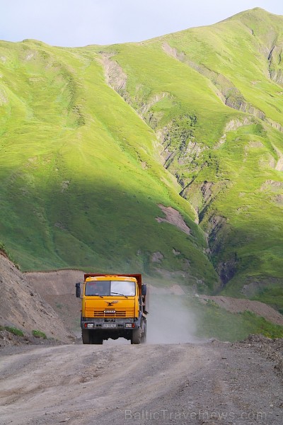 Travelnews.lv ar 4x4 mikroautobusu sasniedz Kaukāza Datvijvari pāreju 2689 metru augstumā. Atbalsta: Georgia.Travel Travelnews.lv ar 4x4 mikroautobusu sasniedz Kaukāza Datvijvari pāreju 2689 metru augstumā. Atbalsta: Georgia.Travel 262718