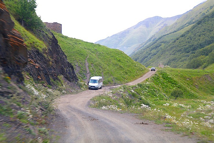 Travelnews.lv ar 4x4 mikroautobusu dodas Kaukāza kalnu maršrutā Datvijvari - Kistani - Khevsureti. Atbalsta: Georgia.Travel Travelnews.lv ar 4x4 mikroautobusu dodas Kaukāza kalnu maršrutā Datvijvari - Kistani - Khevsureti. Atbalsta: Georgia.Travel 262876