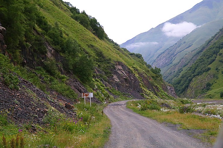 Travelnews.lv ar 4x4 mikroautobusu dodas Kaukāza kalnu maršrutā Datvijvari - Kistani - Khevsureti. Atbalsta: Georgia.Travel Travelnews.lv ar 4x4 mikroautobusu dodas Kaukāza kalnu maršrutā Datvijvari - Kistani - Khevsureti. Atbalsta: Georgia.Travel 262889