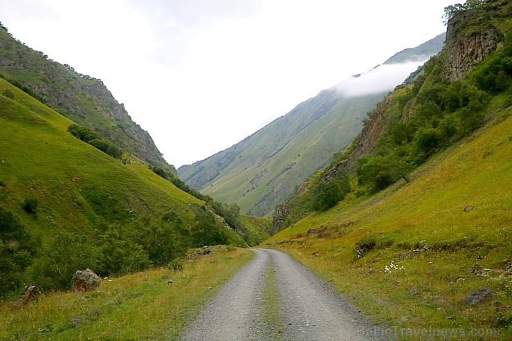 Travelnews.lv ar 4x4 mikroautobusu dodas Kaukāza kalnu maršrutā Datvijvari - Kistani - Khevsureti. Atbalsta: Georgia.Travel Travelnews.lv ar 4x4 mikroautobusu dodas Kaukāza kalnu maršrutā Datvijvari - Kistani - Khevsureti. Atbalsta: Georgia.Travel 262891