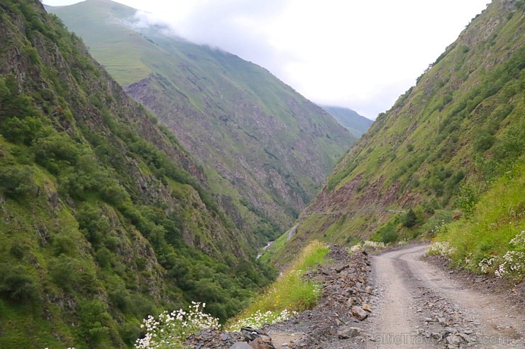 Travelnews.lv ar 4x4 mikroautobusu dodas Kaukāza kalnu maršrutā Datvijvari - Kistani - Khevsureti. Atbalsta: Georgia.Travel Travelnews.lv ar 4x4 mikroautobusu dodas Kaukāza kalnu maršrutā Datvijvari - Kistani - Khevsureti. Atbalsta: Georgia.Travel 262897