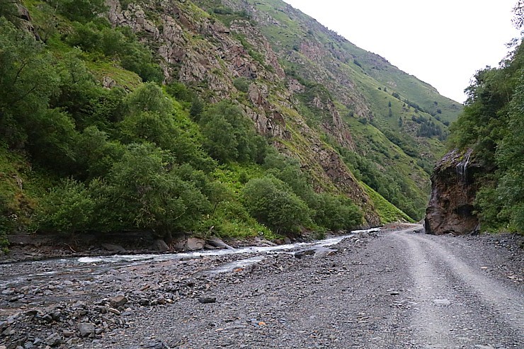 Travelnews.lv ar 4x4 mikroautobusu dodas Kaukāza kalnu maršrutā Datvijvari - Kistani - Khevsureti. Atbalsta: Georgia.Travel Travelnews.lv ar 4x4 mikroautobusu dodas Kaukāza kalnu maršrutā Datvijvari - Kistani - Khevsureti. Atbalsta: Georgia.Travel 262901