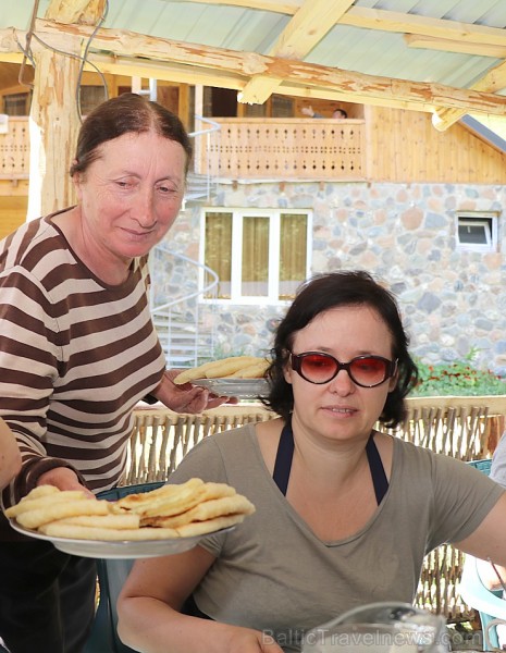 Travelnews.lv izbauda viesu nama «Jujuna’s guesthouse» viesmīlību Šatili ciemā. Atbalsta: Georgia.Travel Travelnews.lv izbauda viesu nama «Jujuna’s guesthouse» viesmīlību Šatili ciemā. Atbalsta: Georgia.Travel 263044