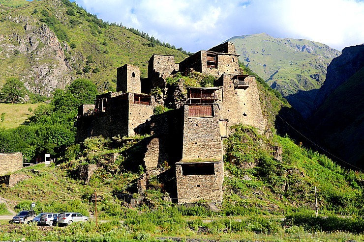 Travelnews.lv iepazīst UNESCO Pasaules mantojuma kandidātu - Šatili viduslaiku cietoksni. Atbalsta: Georgia.Travel Travelnews.lv iepazīst UNESCO Pasaules mantojuma kandidātu - Šatili viduslaiku cietoksni. Atbalsta: Georgia.Travel 263183