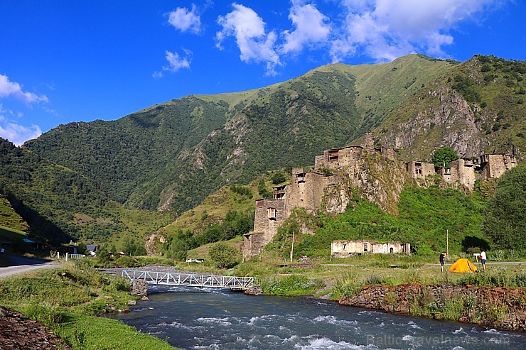 Travelnews.lv iepazīst UNESCO Pasaules mantojuma kandidātu - Šatili viduslaiku cietoksni. Atbalsta: Georgia.Travel Travelnews.lv iepazīst UNESCO Pasaules mantojuma kandidātu - Šatili viduslaiku cietoksni. Atbalsta: Georgia.Travel 263185