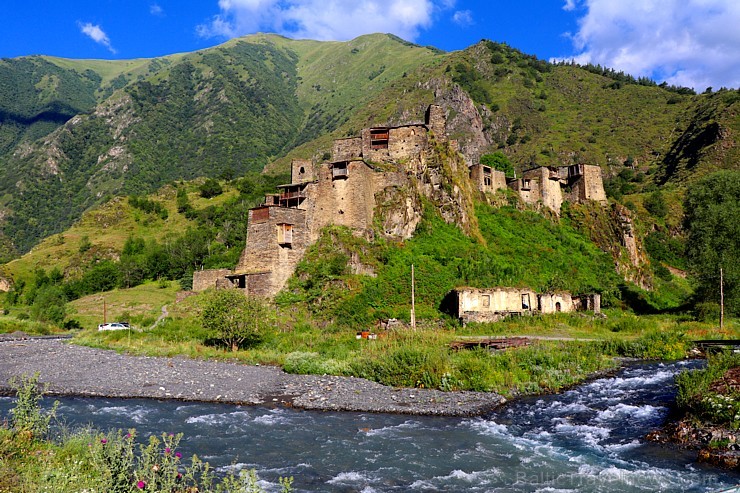 Travelnews.lv iepazīst UNESCO Pasaules mantojuma kandidātu - Šatili viduslaiku cietoksni. Atbalsta: Georgia.Travel Travelnews.lv iepazīst UNESCO Pasaules mantojuma kandidātu - Šatili viduslaiku cietoksni. Atbalsta: Georgia.Travel 263188