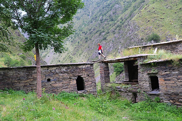Travelnews.lv iepazīst UNESCO Pasaules mantojuma kandidātu - Šatili viduslaiku cietoksni. Atbalsta: Georgia.Travel Travelnews.lv iepazīst UNESCO Pasaules mantojuma kandidātu - Šatili viduslaiku cietoksni. Atbalsta: Georgia.Travel 263228