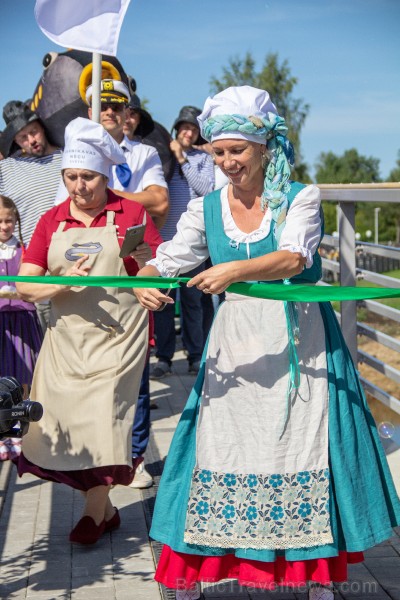 Nēģu svētki ir vērienīgākie svētki Carnikavas novadā, kuri ik gadu tiek svinēti augustā, atzīmējot nēģu zvejas sezonas atklāšanu Nēģu svētki ir vērienīgākie svētki Carnikavas novadā, kuri ik gadu tiek svinēti augustā, atzīmējot nēģu zvejas sezonas atklāšanu 263330