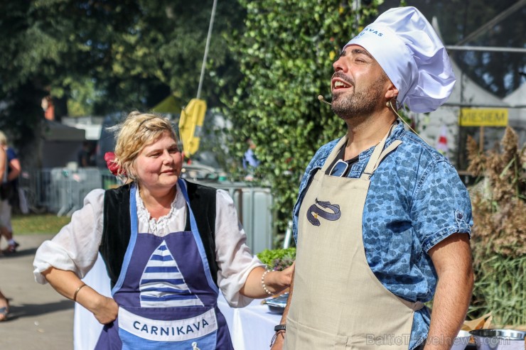 Nēģu svētki ir vērienīgākie svētki Carnikavas novadā, kuri ik gadu tiek svinēti augustā, atzīmējot nēģu zvejas sezonas atklāšanu Nēģu svētki ir vērienīgākie svētki Carnikavas novadā, kuri ik gadu tiek svinēti augustā, atzīmējot nēģu zvejas sezonas atklāšanu 263342