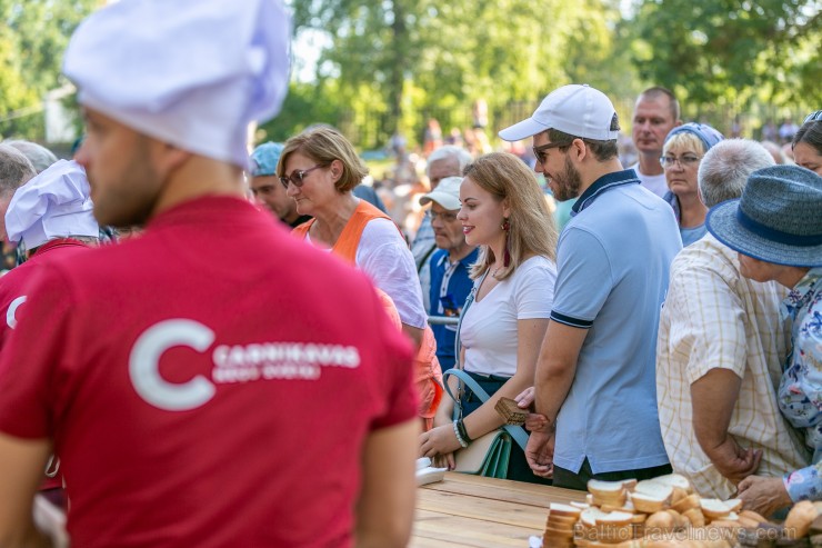 Nēģu svētki ir vērienīgākie svētki Carnikavas novadā, kuri ik gadu tiek svinēti augustā, atzīmējot nēģu zvejas sezonas atklāšanu Nēģu svētki ir vērienīgākie svētki Carnikavas novadā, kuri ik gadu tiek svinēti augustā, atzīmējot nēģu zvejas sezonas atklāšanu 263350