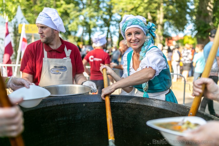 Nēģu svētki ir vērienīgākie svētki Carnikavas novadā, kuri ik gadu tiek svinēti augustā, atzīmējot nēģu zvejas sezonas atklāšanu Nēģu svētki ir vērienīgākie svētki Carnikavas novadā, kuri ik gadu tiek svinēti augustā, atzīmējot nēģu zvejas sezonas atklāšanu 263364