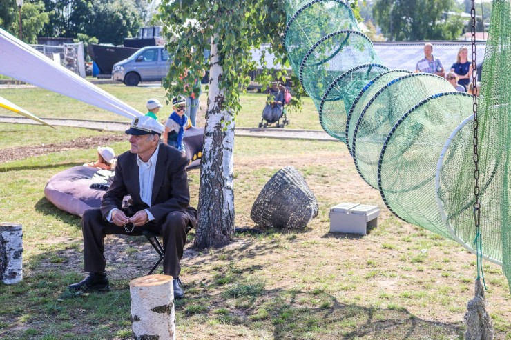 Nēģu svētki ir vērienīgākie svētki Carnikavas novadā, kuri ik gadu tiek svinēti augustā, atzīmējot nēģu zvejas sezonas atklāšanu Nēģu svētki ir vērienīgākie svētki Carnikavas novadā, kuri ik gadu tiek svinēti augustā, atzīmējot nēģu zvejas sezonas atklāšanu 263372