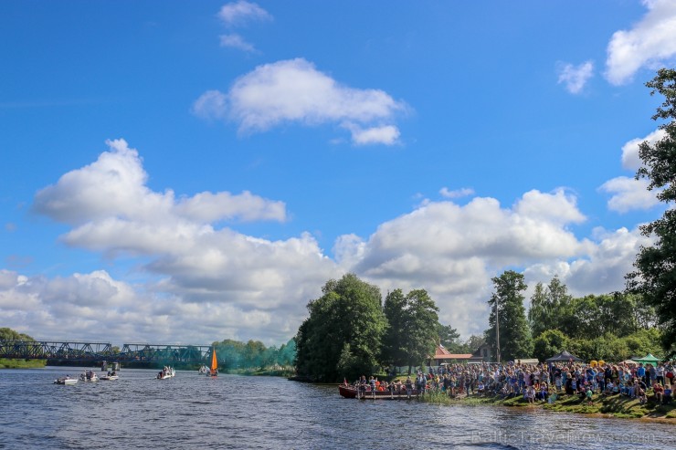 Nēģu svētki ir vērienīgākie svētki Carnikavas novadā, kuri ik gadu tiek svinēti augustā, atzīmējot nēģu zvejas sezonas atklāšanu Nēģu svētki ir vērienīgākie svētki Carnikavas novadā, kuri ik gadu tiek svinēti augustā, atzīmējot nēģu zvejas sezonas atklāšanu 263374