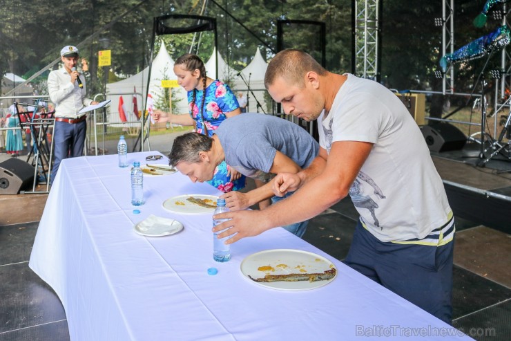 Nēģu svētki ir vērienīgākie svētki Carnikavas novadā, kuri ik gadu tiek svinēti augustā, atzīmējot nēģu zvejas sezonas atklāšanu Nēģu svētki ir vērienīgākie svētki Carnikavas novadā, kuri ik gadu tiek svinēti augustā, atzīmējot nēģu zvejas sezonas atklāšanu 263381
