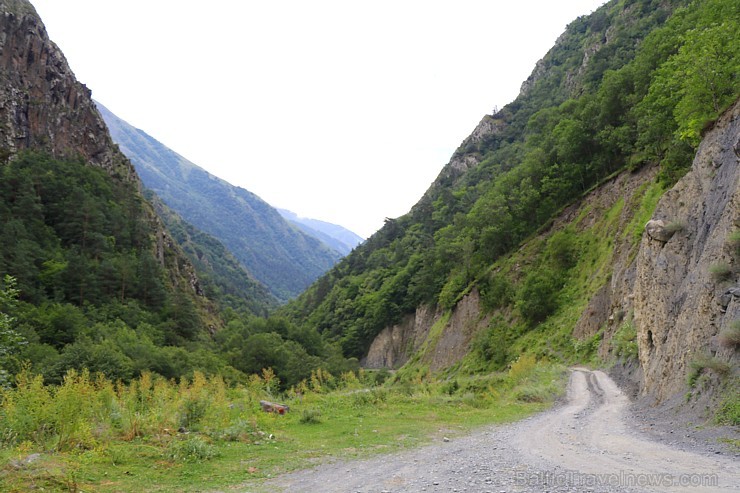 Travelnews.lv iepazīst vietu, kur cilvēki Gruzijā, senatnē saslimstot ar mēri, aiziet no ciema nomirt vientuļā vietā - Anatori Travelnews.lv iepazīst vietu, kur cilvēki Gruzijā, senatnē saslimstot ar mēri, aiziet no ciema nomirt vientuļā vietā - Anatori 263431