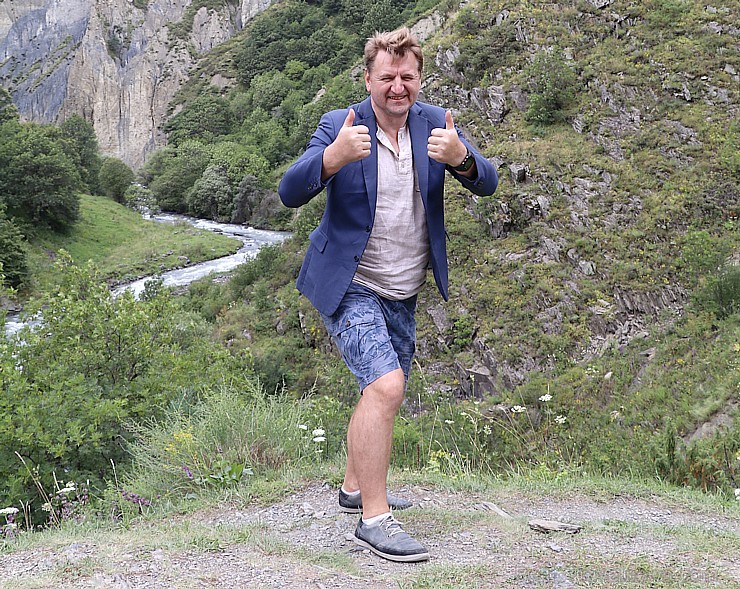 Travelnews.lv iepazīst vietu, kur cilvēki Gruzijā, senatnē saslimstot ar mēri, aiziet no ciema nomirt vientuļā vietā - Anatori Travelnews.lv iepazīst vietu, kur cilvēki Gruzijā, senatnē saslimstot ar mēri, aiziet no ciema nomirt vientuļā vietā - Anatori 263438