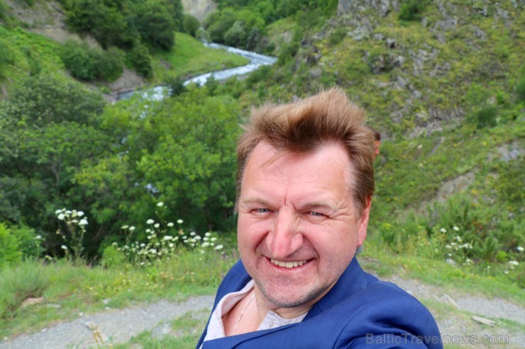Travelnews.lv iepazīst vietu, kur cilvēki Gruzijā, senatnē saslimstot ar mēri, aiziet no ciema nomirt vientuļā vietā - Anatori Travelnews.lv iepazīst vietu, kur cilvēki Gruzijā, senatnē saslimstot ar mēri, aiziet no ciema nomirt vientuļā vietā - Anatori 263444