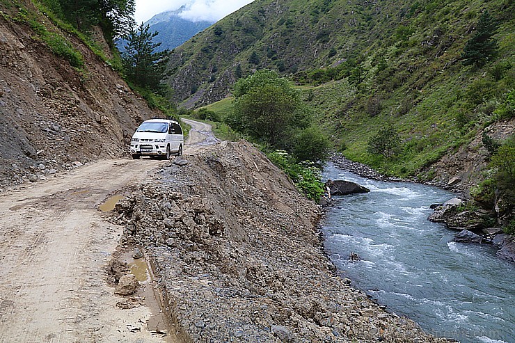 Ar 4x4 mikroautobusu izbraucam maršrutu Šatili - Mutso Kaukāza kalnos. Atbalsta: Georgia.Travel 263613