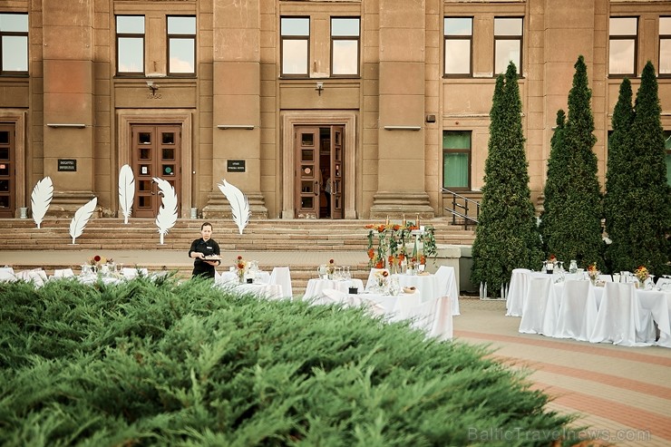 Viesnīcas Park Hotel Latgola restorāna PLAZA komanda 22.08.2019 rīkoja ekskluzīvas vakariņas neparastā vietā - Daugavpils Universitātes skvērā Viesnīcas Park Hotel Latgola restorāna PLAZA komanda 22.08.2019 rīkoja ekskluzīvas vakariņas neparastā vietā - Daugavpils Universitātes skvērā 263700