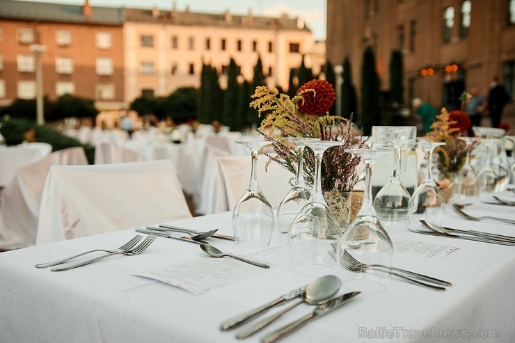 Viesnīcas Park Hotel Latgola restorāna PLAZA komanda 22.08.2019 rīkoja ekskluzīvas vakariņas neparastā vietā - Daugavpils Universitātes skvērā Viesnīcas Park Hotel Latgola restorāna PLAZA komanda 22.08.2019 rīkoja ekskluzīvas vakariņas neparastā vietā - Daugavpils Universitātes skvērā 263702