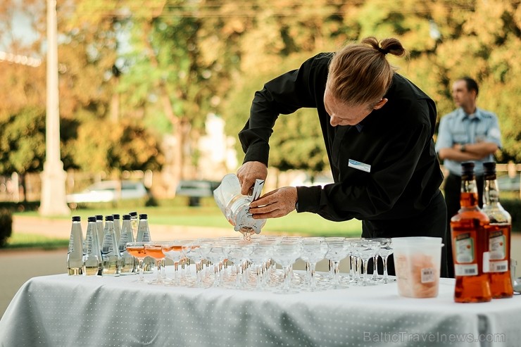 Viesnīcas Park Hotel Latgola restorāna PLAZA komanda 22.08.2019 rīkoja ekskluzīvas vakariņas neparastā vietā - Daugavpils Universitātes skvērā Viesnīcas Park Hotel Latgola restorāna PLAZA komanda 22.08.2019 rīkoja ekskluzīvas vakariņas neparastā vietā - Daugavpils Universitātes skvērā 263706